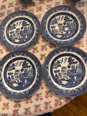 Churchill 8” Blue Willow Porcelain Salad Plates (4) - Classic Pattern